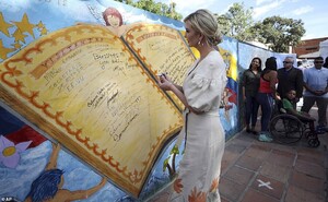 18081460-7431653-Making_her_mark_The_first_daughter_commemorated_her_visit_by_sig-a-18_1567706038669.jpg