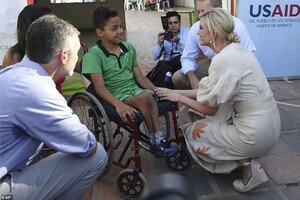 18081466-7431653-Warm_welcome_Ivanka_squatted_down_and_rested_her_hand_on_the_lit-a-41_1567699718513.jpg
