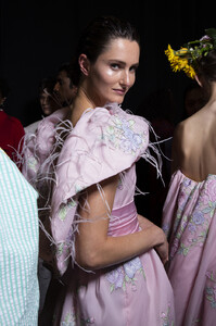 1811751746_PrabalGurungSpring2020Backstagekn_jTyaXw9lx.thumb.jpg.0c78a1e1e7279e195ed20e3f18927433.jpg