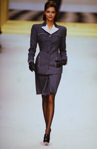 1814200008_herve-leger-fw-1995-heather-stewart-whyte(10).thumb.jpg.b3684ba5c8f12cee249664b1cdcc75aa.jpg