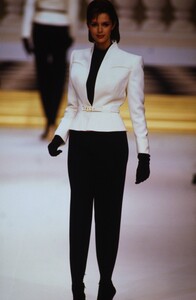 181461197_herve-leger-fw-1995-heather-stewart-whyte(25).thumb.jpg.56f6f7f735592cb776211d5fc57c00fd.jpg