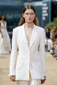1814807267_JonathanSimkhaiRunwaySeptember2019NewEirUxPkRrnxx.thumb.jpg.fbb76915c231ce8cb1416e7400f3dece.jpg