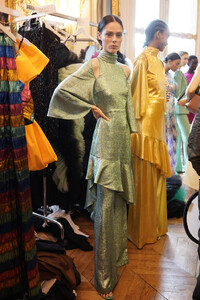 Coco+Rocha+Christian+Siriano+Backstage+Paris+pam7R5RPXybx.jpg