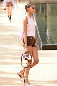 1828427656_LongchampRunwaySeptember2019NewYorkFashionXdYLJ-nRL_ux.thumb.jpg.eaf63e6085cd00b49c138e3d322531da.jpg