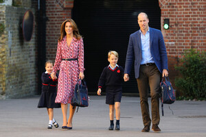 Kate+Middleton+Princess+Charlotte+First+Day+bBN0WPDA5pLx (1).jpg