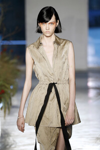 1830958853_JasonWuCollectionRunwaySeptember2019rZvT_bGqWs1x.thumb.jpg.260b55fae8140bd25be6b1aeabac4a01.jpg