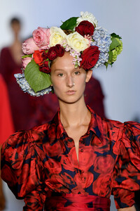 1836251265_PrabalGurungRunwaySeptember2019NewYorkkPtO7jGpoMsx.thumb.jpg.ce78d1b203a5ba1b58cd5975712624e0.jpg