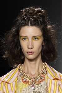 1838246113_AnnaSuiSpring2020DetailsaLy9xLMBLTyx.thumb.jpg.dc6b6a6b9dfde9b76a500a767c5ceb01.jpg