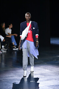 1839847682_RagBoneRunwaySeptember2019NewYorkFashion_ozpk1M7b-0x.thumb.jpg.bdd180fe36066f5d89dd22e5bb98c349.jpg
