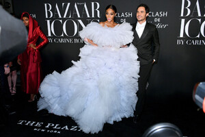 Winnie+Harlow+2019+Harper+Bazaar+ICONS+u5FBWuZNarRx.jpg