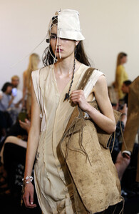 1843750117_ACNESTUDIOSRunwayParisFashionWeekHauted5nCbkEKCjLx.thumb.jpg.7f320fed012a9d4dceb97dff20eb1bd0.jpg