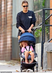 18454112-7461983-Smiling_mom_Irina_33_has_been_single_since_ending_her_four_year_-m-39_1568402740948.jpg