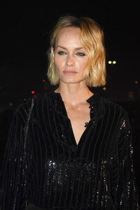 Amber+Valletta+Saint+Laurent+Front+Row+Paris+6-Y1xj8Iir_x.jpg