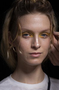 1848251240_AnnaSuiSpring2020BackstageHq6fbX5jUE7x.thumb.jpg.4dba4ea10dcb05dc4286a58909cb0013.jpg