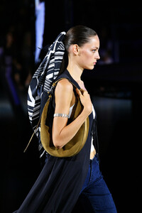 1848542663_RagBoneRunwaySeptember2019NewYorkFashionnFRKJ1GlDtbx.thumb.jpg.32bdc019e0f9808cce1bd3893e280a58.jpg