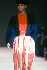 1849076614_CommedesGarcons1988WomenRTW3.thumb.jpg.f823be024e022886f615a2fbf3a7d304.jpg