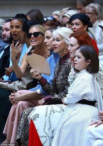 18503426-7466401-Front_and_centre_Laura_later_perched_on_the_front_row_alongside_-a-12_1568573092702.jpg