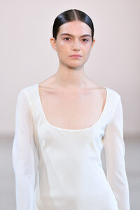 1850646314_BevzaRunwaySeptember2019NewYorkFashion0CB14-dlmYfx.thumb.jpg.3c80214e152c1c1cc166975b449570f7.jpg