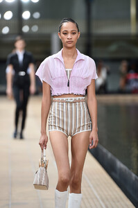 1856028640_LongchampSS20RunwayShowAccessoriesDetailsof0djjCKNk0x.thumb.jpg.ccca5a54684732b6f38c46172edfdf0f.jpg