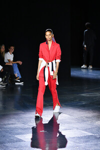 1858514682_RagBoneRunwaySeptember2019NewYorkFashionPH1iuX5HzEmx.thumb.jpg.ca00234662fd2f7dc723ed55ab08c773.jpg