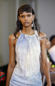 1861414587_ACNESTUDIOSRunwayParisFashionWeekHaute1kIyjPYfL7ux.thumb.jpg.b6d0ae0b61a9f8600f27c42662be92ba.jpg
