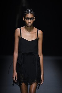 1862174357_VeraWangRunwaySeptember2019NewYorkFashionaFB031b_UCxx.thumb.jpg.49d569ef3e16e6960d0021af9e5292d1.jpg