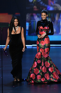 Kendall+Jenner+71st+Emmy+Awards+Show+N3Foos5Hiqfx.jpg