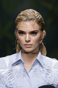 Versace+Spring+2020+Details+KuzNhmNtv3qx.jpg