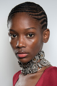 1865837679_GucciSpring2020Backstageli5Eb0d-Yhdx.thumb.jpg.92faecf0fdfd6ba08c29a6583e66b179.jpg