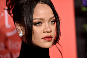 Rihanna+Rihanna+5th+Annual+Diamond+Ball+pmX7bf7-_Qox.jpg