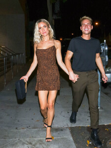 Kristin+Cavallari+outside+Craig+Restaurant+AiY6Mcvpt0Jx.jpg