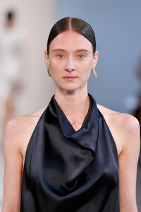 1867333734_BevzaRunwaySeptember2019NewYorkFashionDLJJjubQbh0x.thumb.jpg.47ebcc6e7748276bc8646596fabdcf23.jpg
