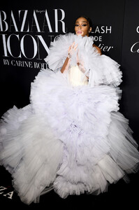 Winnie+Harlow+Harper+BAZAAR+Celebrates+ICONS+-LbAOV4-Wo8x.jpg