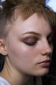1880337429_TomFordSpring2020BackstageAWnqtXiSBp8x.thumb.jpg.e4e72695b4a00cf07e2b35c8245ec842.jpg