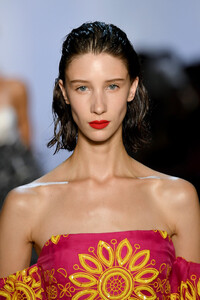 1880590795_PrabalGurungRunwaySeptember2019NewYorkMYJxfJ2OFFnx.thumb.jpg.cd8a1c771331aaa95c37c09cc899b673.jpg