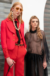 18864364_GucciSpring2020BackstageHaZpH4av9YJx.thumb.jpg.0ebcb70cf9e1312c8f8f7f48fb60da4b.jpg