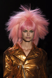 188669116_JeremyScottSpring2020DetailsZ6eBvX08KDZx.thumb.jpg.cf79bf6a3fc32ed0924f284402a701f1.jpg