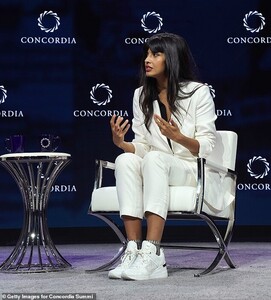 18893528-7501227-Jameela_Jamil_discussed_her_work_against_the_diet_and_detox_indu-m-75_1569369985653.jpg