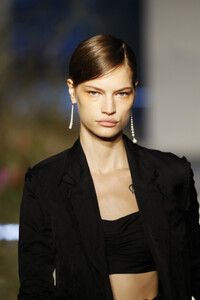 1893213120_JasonWuCollectionRunwaySeptember2019QoAzct60cWux.thumb.jpg.4b3070543775d0d6a3989b14149a6b58.jpg