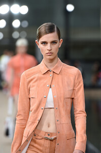 1893362761_LongchampSS20RunwayShowAccessoriesDetailsQ5veBwAh096x.thumb.jpg.0f74cde631cc4417cc1008ebafee34b8.jpg