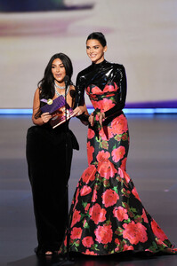 Kendall+Jenner+71st+Emmy+Awards+Show+Zf_fmwKt5SLx.jpg