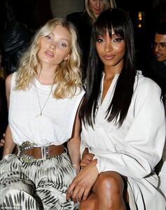 19002630-7511363-Beauty_British_beauty_Jourdan_29_wore_her_raven_tresses_in_a_lon-a-2_1569579233099.jpg