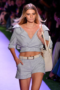 1906630010_BrandonMaxwellRunwaySeptember2019NewOB0F6in9nwSx.thumb.jpg.f0112ca42300bf4bd4f77c45ce00f6c7.jpg