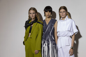 192042967_3.1PhillipLimSpring2020Backstageap7jdxNl_Wsx.thumb.jpg.de81e92290e3a6aad9ff5c719a0d9ce0.jpg