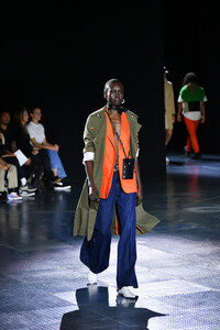 1922503297_RagBoneRunwaySeptember2019NewYorkFashionffaNO6atXnex.thumb.jpg.170f9feaec7cdca03ca340165eb5a8b7.jpg