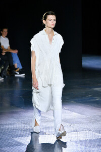 1923667246_RagBoneRunwaySeptember2019NewYorkFashionvdElOc-RDyzx.thumb.jpg.662c8ccd52a88dd46ec57c1c2c6da1ed.jpg