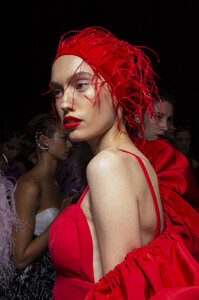 1931636264_PrabalGurungSpring2020Backstage9WSf7YS6NYkx.thumb.jpg.1400ee6d193d14b6c33f8dc31880ee0b.jpg