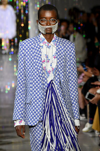 1931853245_AreaRunwaySeptember2019NewYorkFashionfcoL7fl3Sy7x.thumb.jpg.6eea92de214dd87c011998626f266db8.jpg