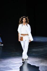 1932966367_RagBoneRunwaySeptember2019NewYorkFashionmguyGWptXidx.thumb.jpg.10e54069f48af4bff35d310f5b0a2669.jpg