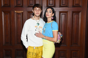 Dua+Lipa+Marc+Jacobs+Spring+2020+Runway+Show+RyfjiGc9WP3x.jpg